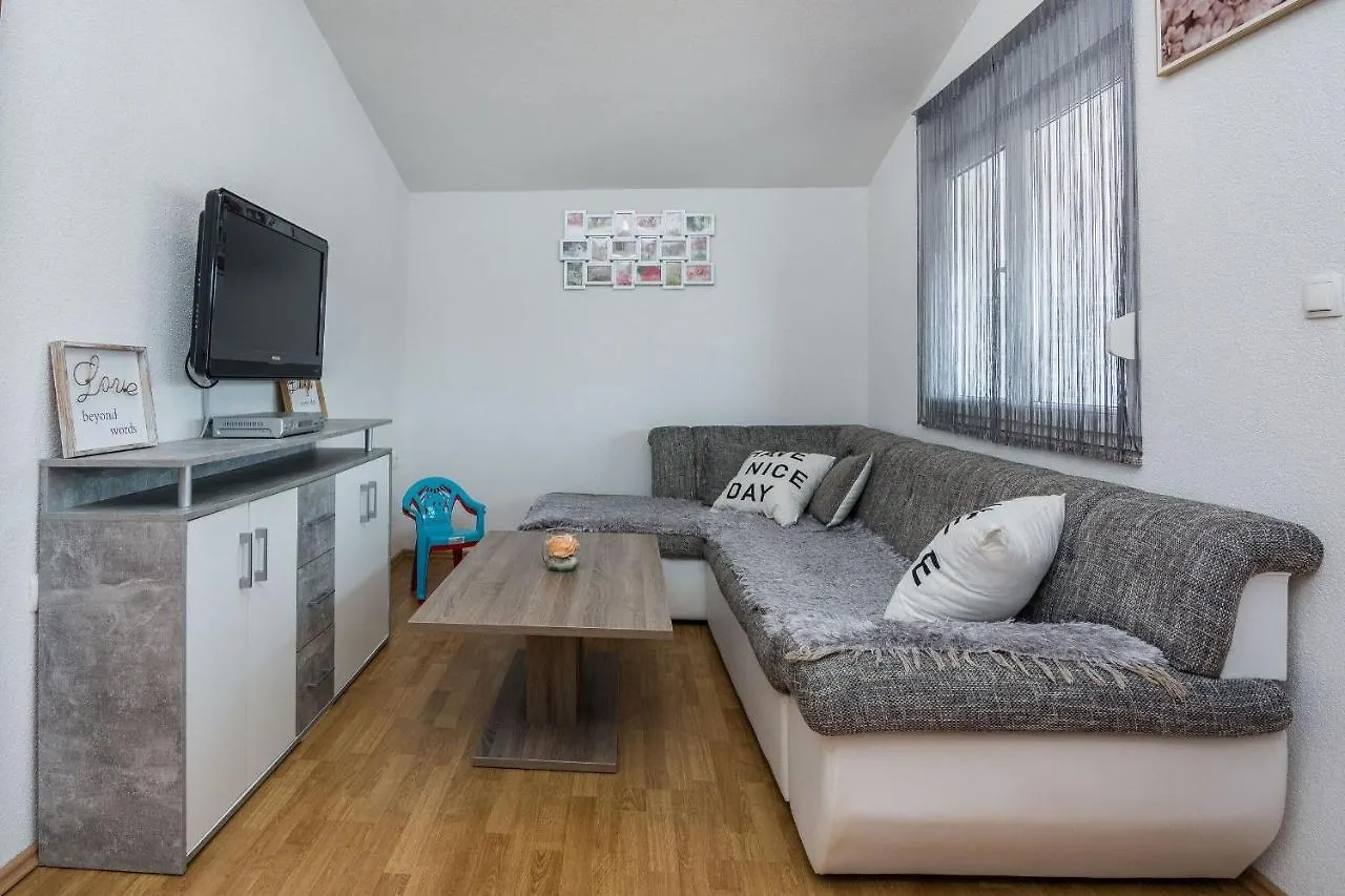 Apartment Wenig Vir