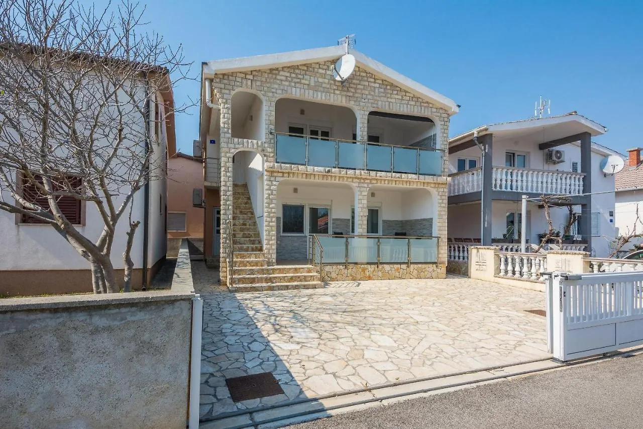 Apartment Wenig Vir