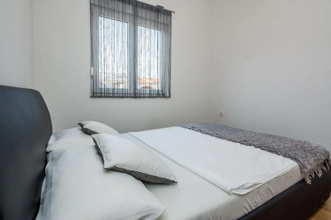 Apartment Wenig Vir