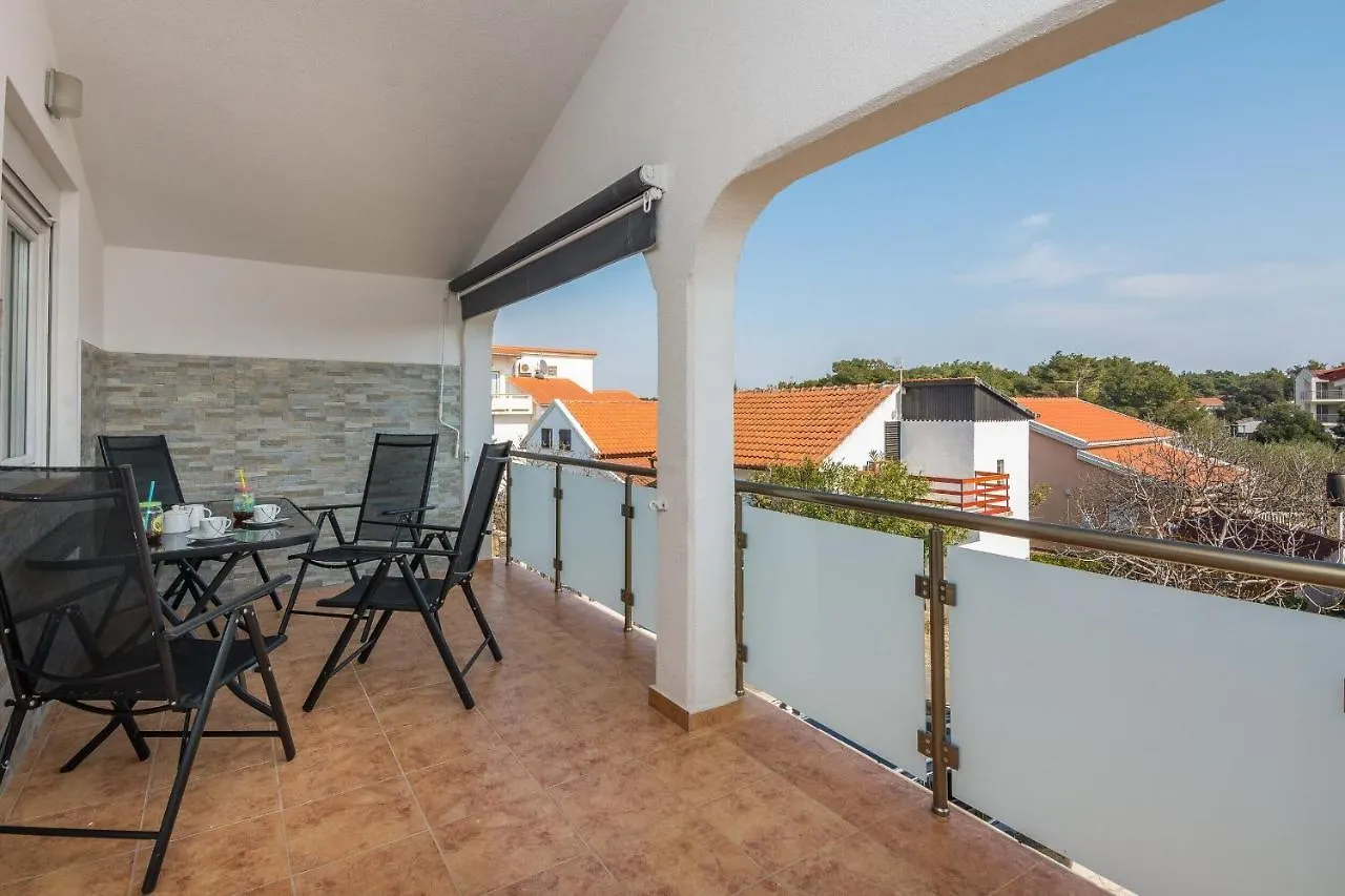 Apartment Wenig Vir 0*,  Croatia