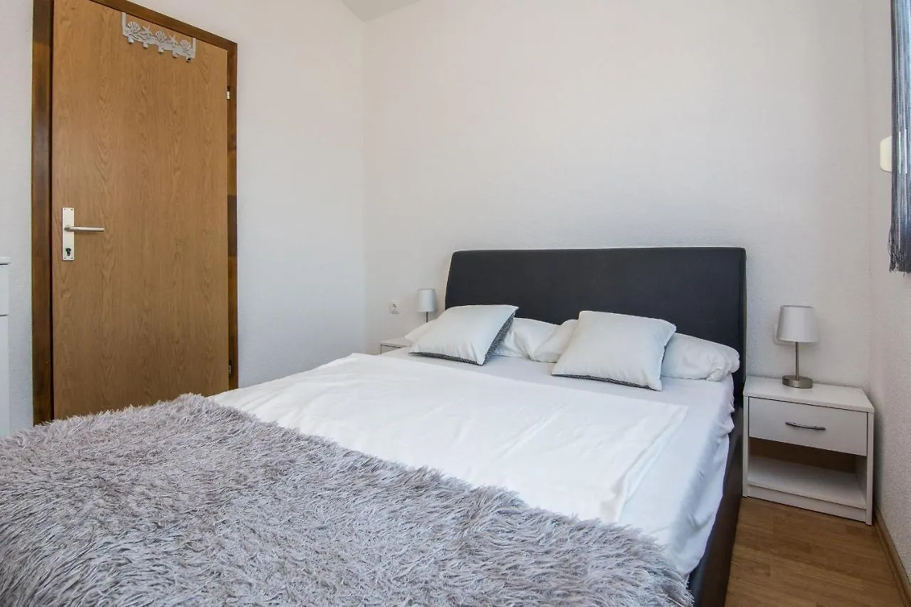 Apartment Wenig Vir