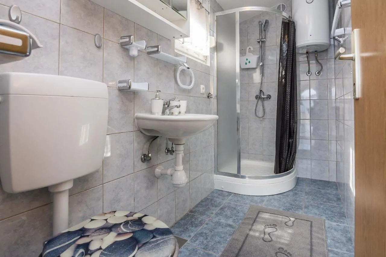 Apartment Wenig Vir 0*,  Croatia