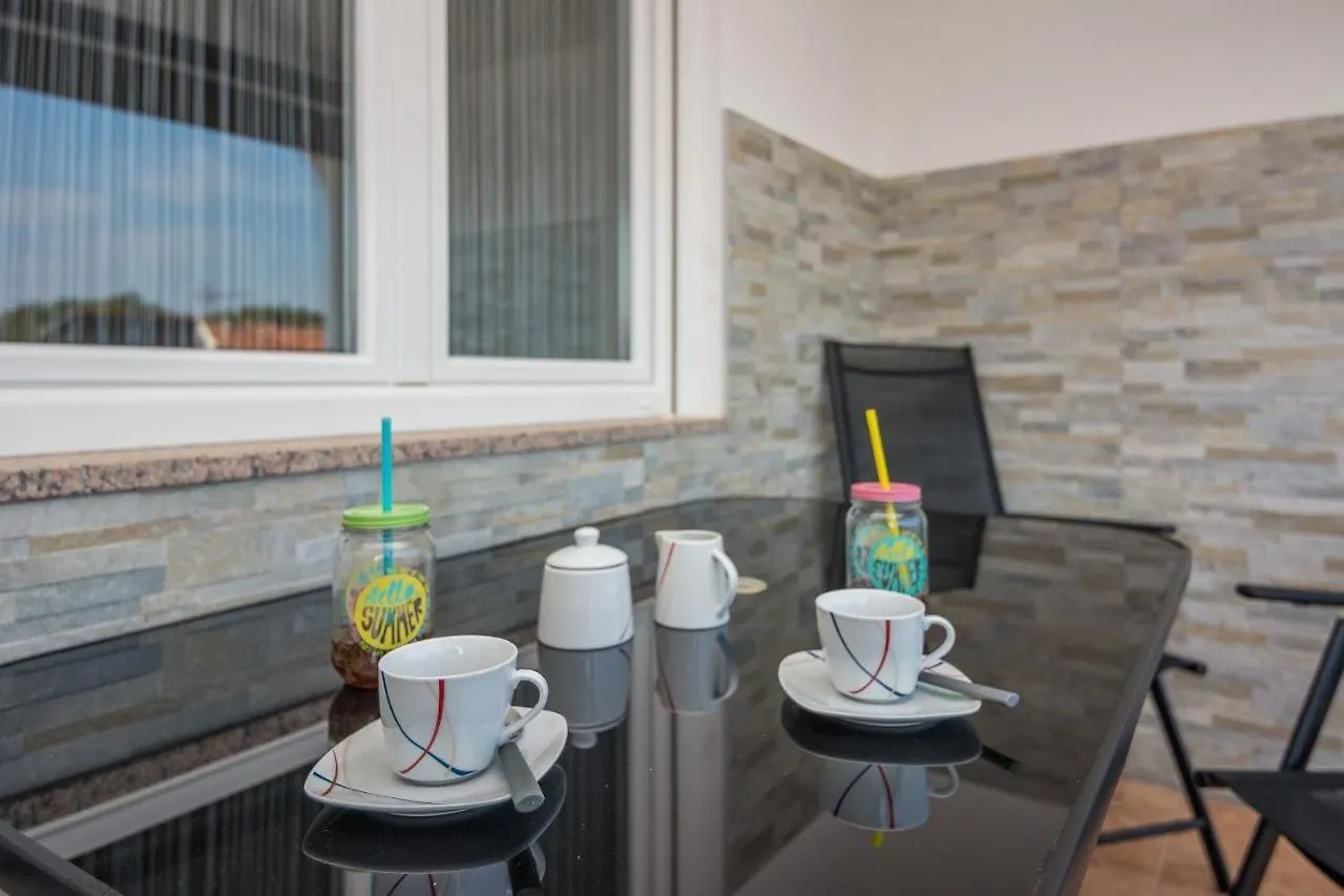 Apartment Wenig Vir