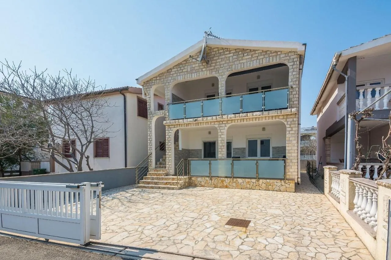 Apartment Wenig Vir Croatia