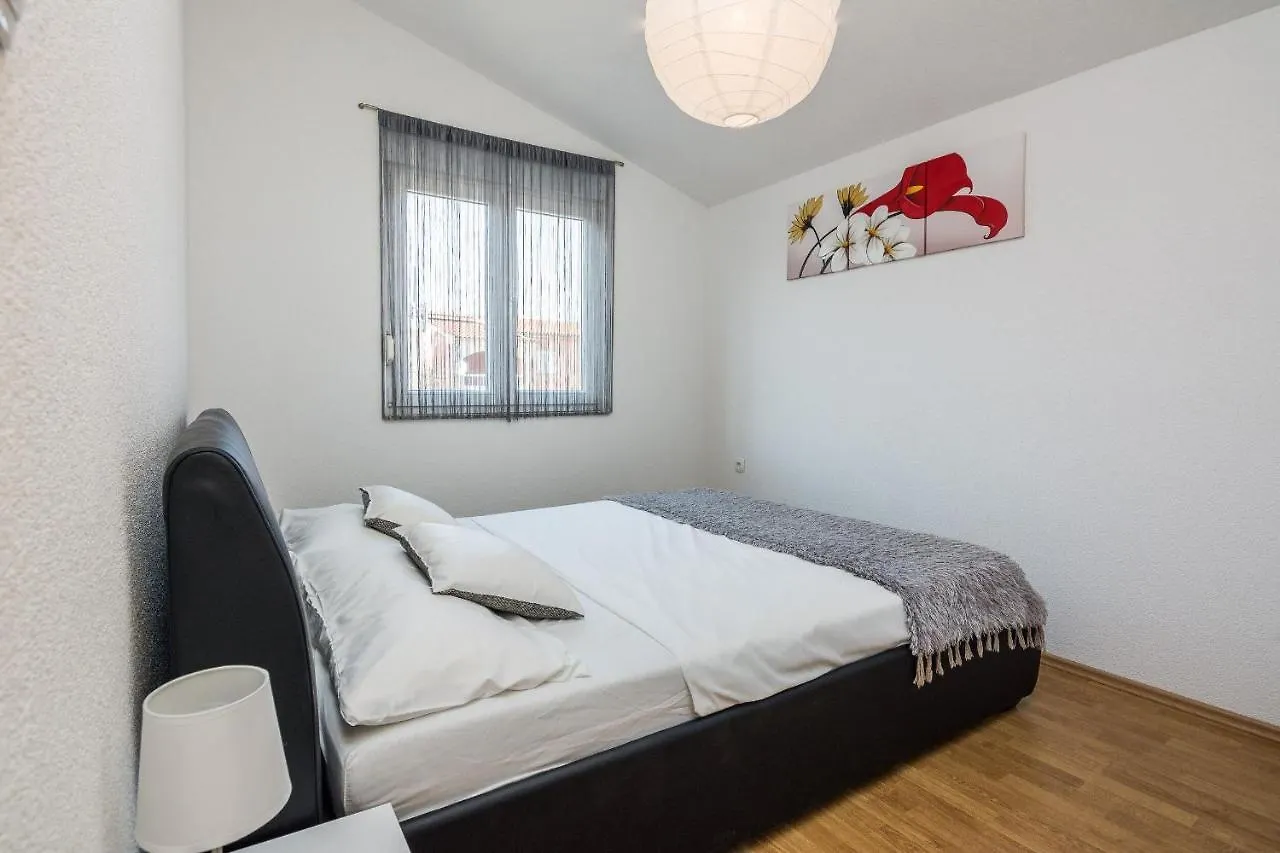 Apartment Wenig Vir