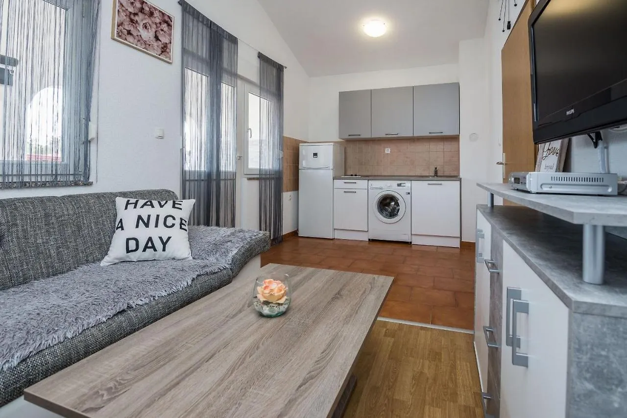 Apartment Wenig Vir Croatia