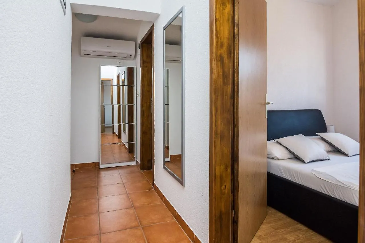 Apartment Wenig Vir